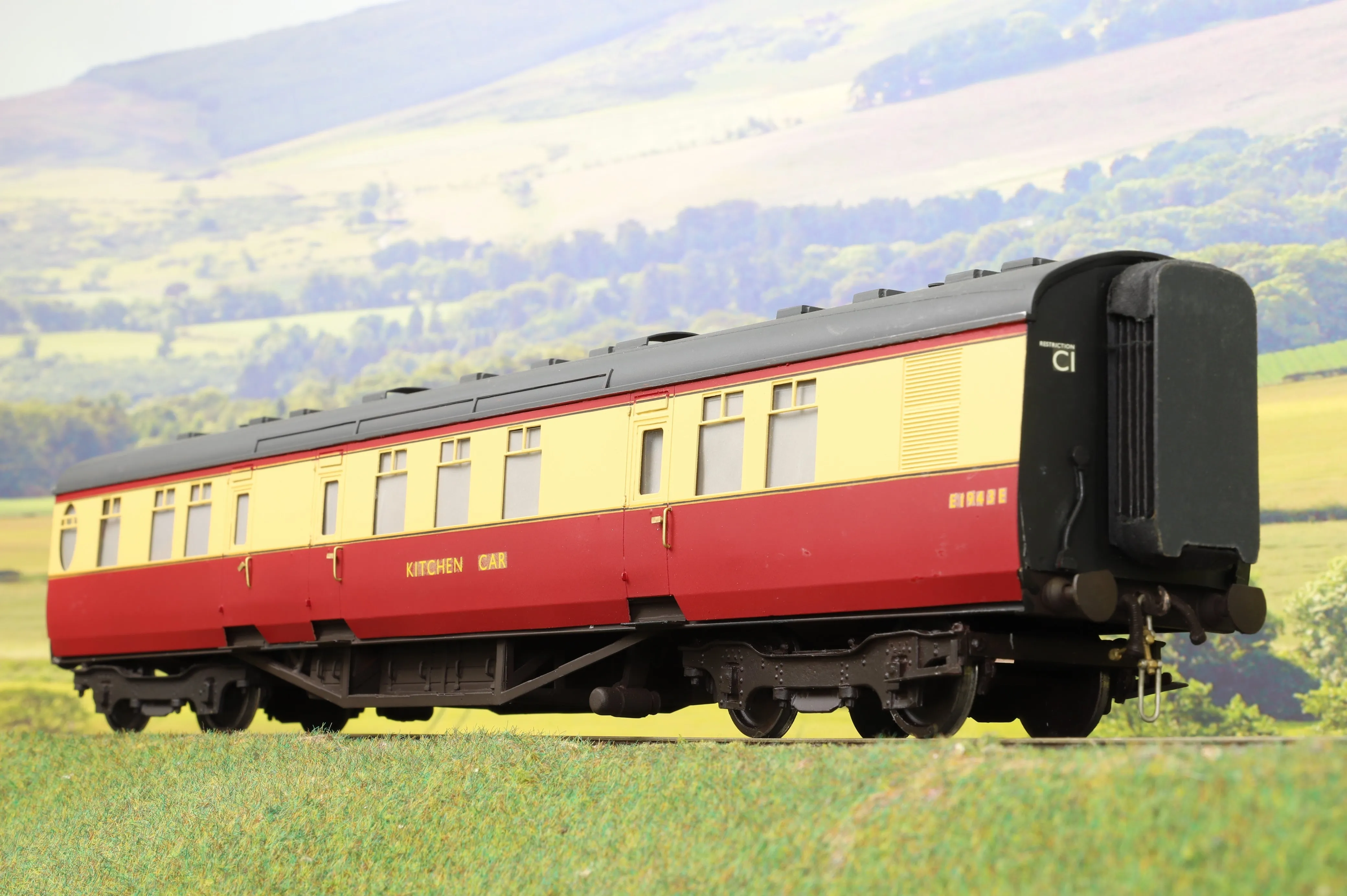 CRT Kit Built Finescale O Gauge Thompson Kitchen Car, BR Crimson/Cream